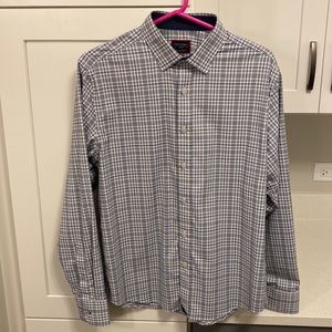 Untuckit Medium regular sized wrinkle free performance button up shirt